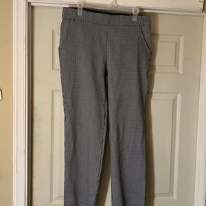 Ladies NWOT fall/winter material boxed print pants